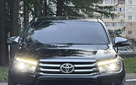 Toyota Hilux VIII, 2016 год, 2 777 999 рублей, 2 фотография
