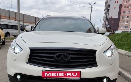 Infiniti QX70, 2014 год, 2 350 000 рублей, 2 фотография