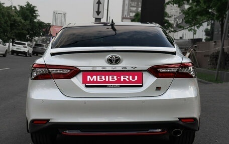 Toyota Camry, 2022 год, 3 340 000 рублей, 5 фотография