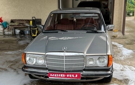 Mercedes-Benz W123, 1981 год, 625 000 рублей, 1 фотография