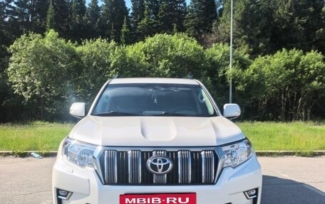 Toyota Land Cruiser Prado 150 рестайлинг 2, 2021 год, 6 100 000 рублей, 3 фотография