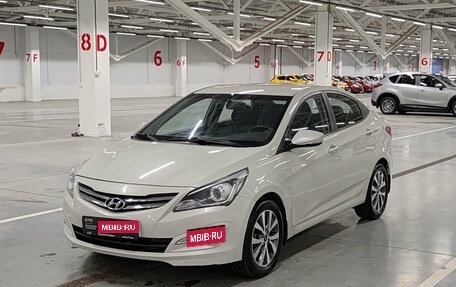 Hyundai Solaris II рестайлинг, 2015 год, 865 000 рублей, 1 фотография