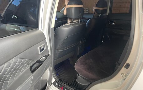 Mitsubishi Outlander III рестайлинг 3, 2022 год, 2 490 000 рублей, 8 фотография