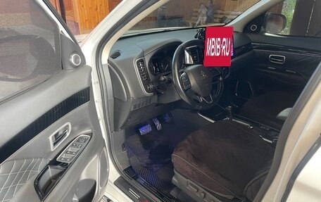 Mitsubishi Outlander III рестайлинг 3, 2022 год, 2 490 000 рублей, 9 фотография