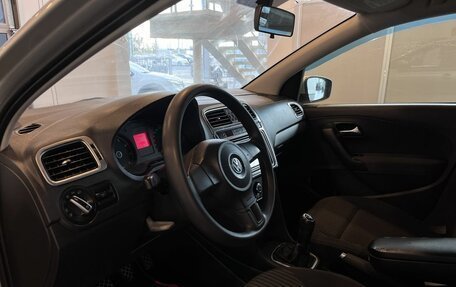 Volkswagen Polo VI (EU Market), 2011 год, 575 000 рублей, 23 фотография
