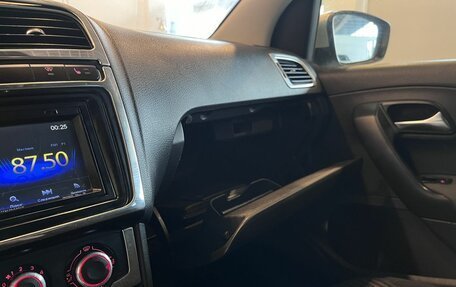 Volkswagen Polo VI (EU Market), 2011 год, 575 000 рублей, 30 фотография