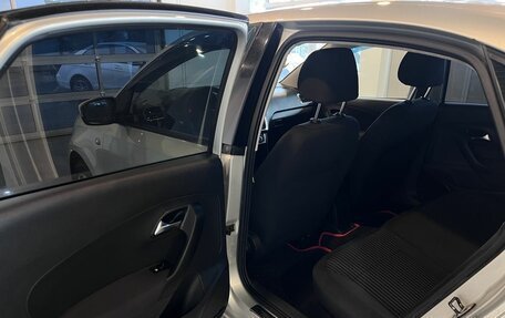 Volkswagen Polo VI (EU Market), 2011 год, 575 000 рублей, 24 фотография
