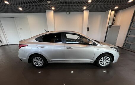 Hyundai Solaris II рестайлинг, 2018 год, 1 390 000 рублей, 2 фотография