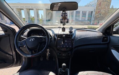Hyundai Solaris II рестайлинг, 2012 год, 700 000 рублей, 21 фотография