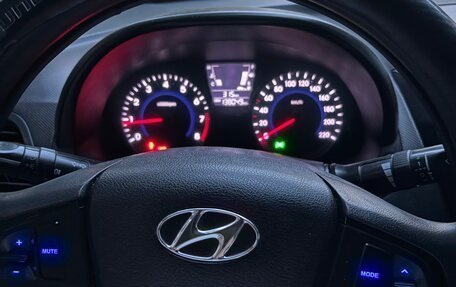 Hyundai Solaris II рестайлинг, 2012 год, 700 000 рублей, 28 фотография