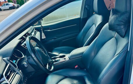 Toyota Camry, 2019 год, 3 300 000 рублей, 6 фотография