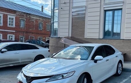 Toyota Camry, 2019 год, 3 300 000 рублей, 2 фотография