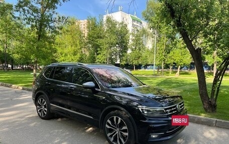 Volkswagen Tiguan II, 2019 год, 3 050 000 рублей, 3 фотография