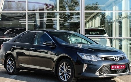 Toyota Camry, 2017 год, 2 390 000 рублей, 1 фотография