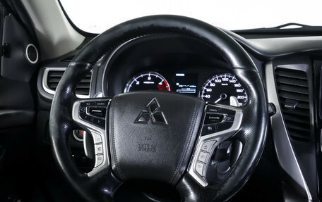 Mitsubishi Pajero Sport III рестайлинг, 2018 год, 2 390 000 рублей, 14 фотография