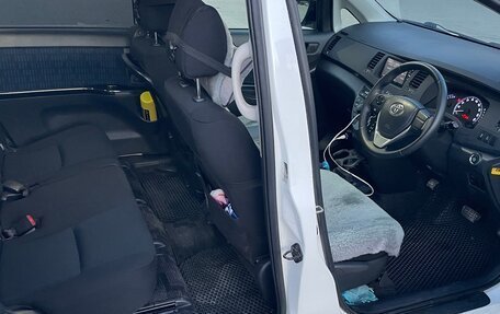 Toyota ISis I, 2015 год, 1 510 000 рублей, 4 фотография