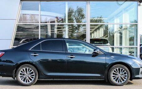 Toyota Camry, 2017 год, 2 390 000 рублей, 5 фотография