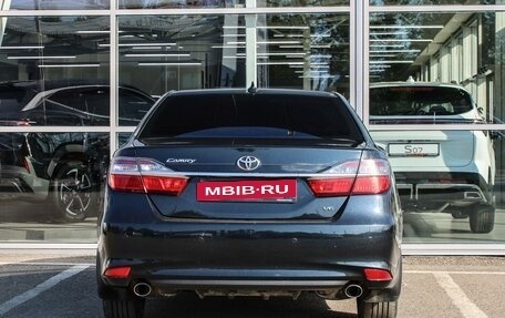 Toyota Camry, 2017 год, 2 390 000 рублей, 4 фотография