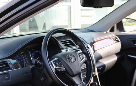 Toyota Camry, 2017 год, 2 390 000 рублей, 6 фотография