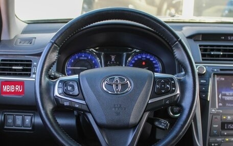 Toyota Camry, 2017 год, 2 390 000 рублей, 13 фотография