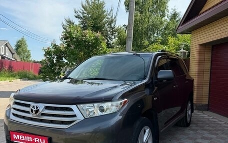 Toyota Highlander III, 2011 год, 2 150 000 рублей, 2 фотография