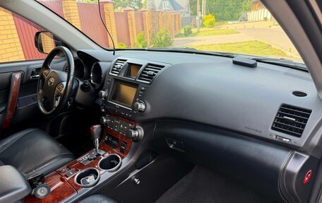 Toyota Highlander III, 2011 год, 2 150 000 рублей, 11 фотография