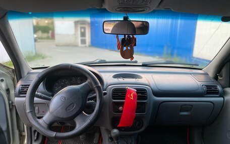 Renault Clio III, 2001 год, 300 000 рублей, 10 фотография