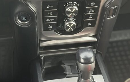 Toyota Land Cruiser Prado 150 рестайлинг 2, 2021 год, 7 000 000 рублей, 7 фотография