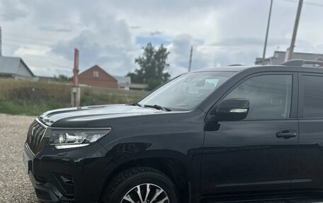 Toyota Land Cruiser Prado 150 рестайлинг 2, 2021 год, 7 000 000 рублей, 3 фотография