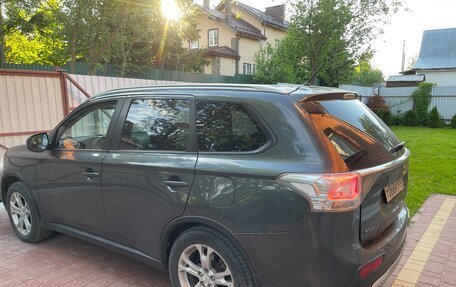 Mitsubishi Outlander III рестайлинг 3, 2014 год, 1 300 000 рублей, 3 фотография