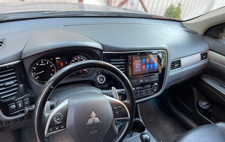 Mitsubishi Outlander III рестайлинг 3, 2014 год, 1 300 000 рублей, 5 фотография