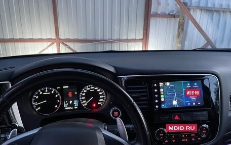 Mitsubishi Outlander III рестайлинг 3, 2014 год, 1 300 000 рублей, 8 фотография