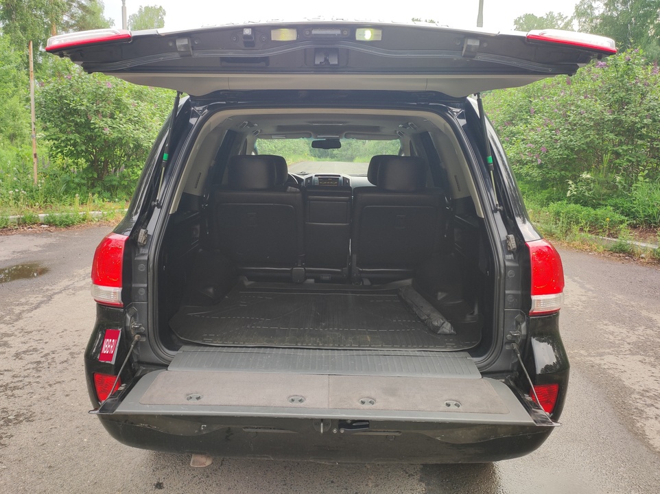 Toyota Land Cruiser 200, 2011 год, 3 800 000 рублей, 7 фотография