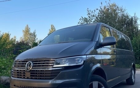 Volkswagen Multivan T6 рестайлинг, 2022 год, 10 500 000 рублей, 1 фотография