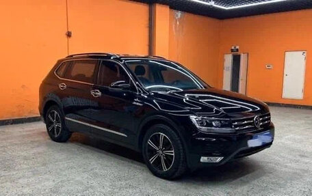 Volkswagen Tiguan II, 2021 год, 1 690 000 рублей, 1 фотография