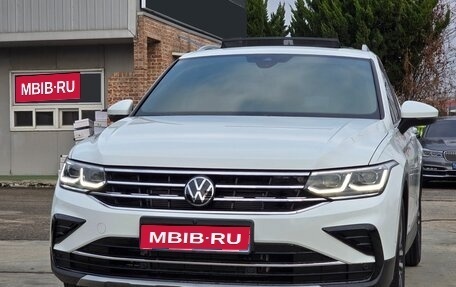 Volkswagen Tiguan II, 2022 год, 2 550 000 рублей, 1 фотография