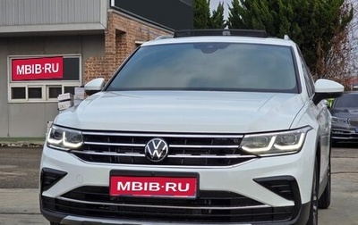 Volkswagen Tiguan II, 2022 год, 2 550 000 рублей, 1 фотография