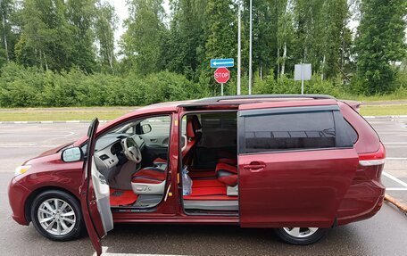 Toyota Sienna III, 2013 год, 1 380 000 рублей, 1 фотография