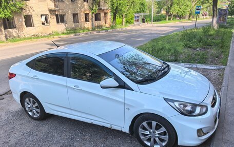 Hyundai Solaris II рестайлинг, 2011 год, 570 000 рублей, 4 фотография