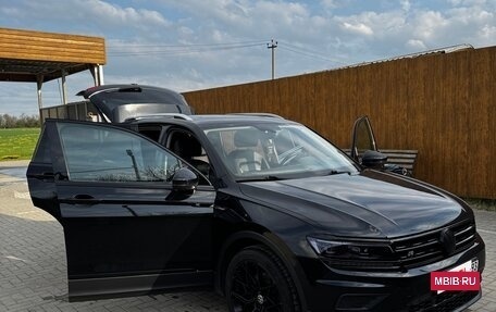Volkswagen Tiguan II, 2017 год, 2 350 000 рублей, 3 фотография