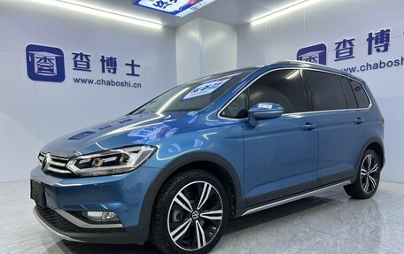 Volkswagen Touran III, 2022 год, 1 900 000 рублей, 1 фотография