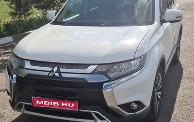 Mitsubishi Outlander III рестайлинг 3, 2019 год, 2 200 000 рублей, 1 фотография