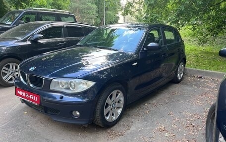 BMW 1 серия, 2006 год, 600 000 рублей, 1 фотография