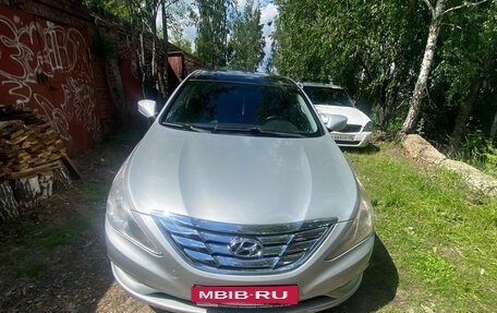 Hyundai Sonata VI, 2010 год, 1 000 000 рублей, 1 фотография