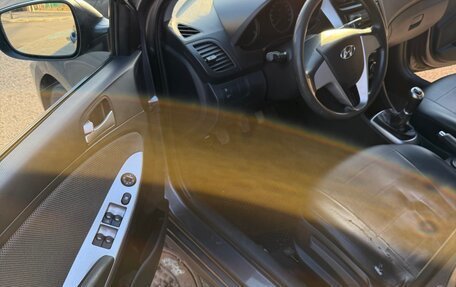 Hyundai Solaris II рестайлинг, 2013 год, 820 000 рублей, 14 фотография