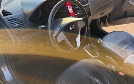 Hyundai Solaris II рестайлинг, 2013 год, 820 000 рублей, 13 фотография