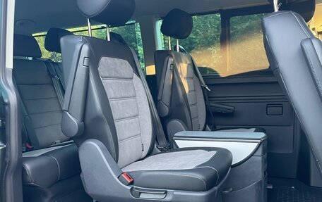 Volkswagen Multivan T6 рестайлинг, 2022 год, 10 500 000 рублей, 9 фотография
