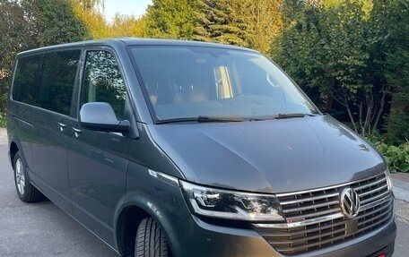 Volkswagen Multivan T6 рестайлинг, 2022 год, 10 500 000 рублей, 2 фотография