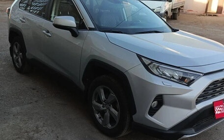 Toyota RAV4, 2019 год, 3 400 000 рублей, 2 фотография