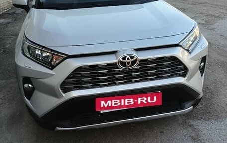 Toyota RAV4, 2019 год, 3 400 000 рублей, 3 фотография